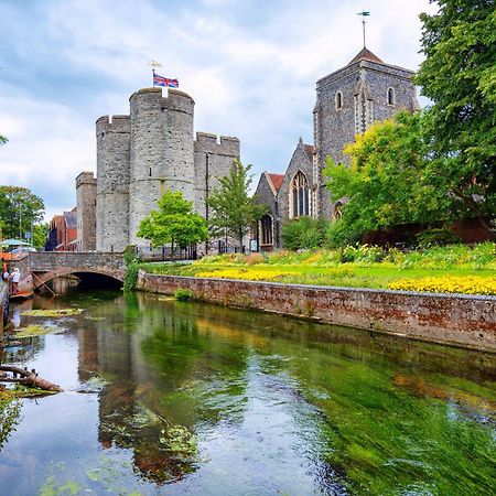 Broadway'S Canterbury City Escape Екстериор снимка