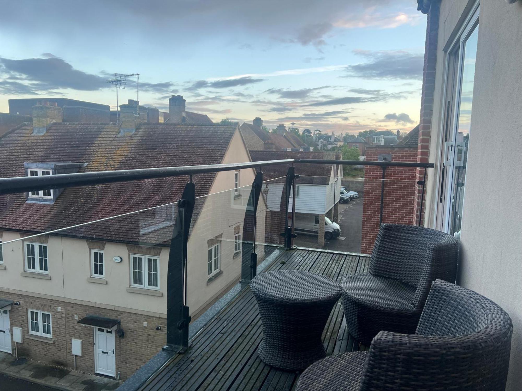 Broadway'S Canterbury City Escape Екстериор снимка